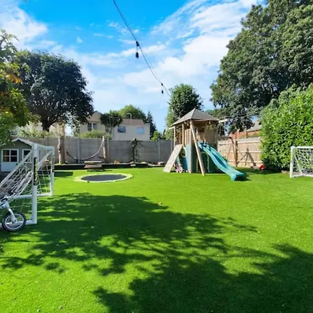 Four Bedroom Family Abode With Hot Tub, Garden And Bbq Bournemouth Exterior photo