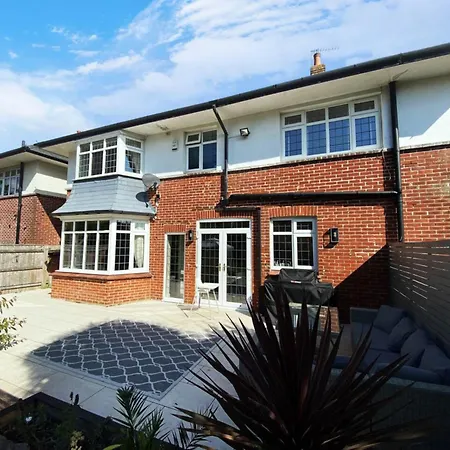 Four Bedroom Family Abode With Hot Tub, Garden And Bbq Bournemouth Exterior photo